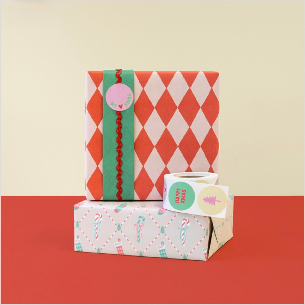 Kerst Inpakpapier Patchwork Candy – Beige, Groen & Rood | 70 cm x 3 m
